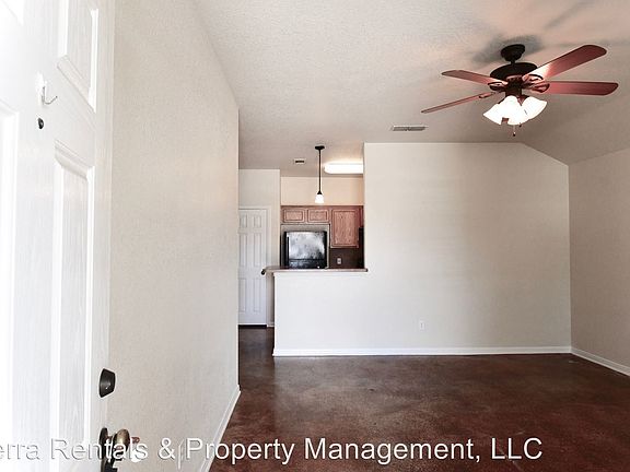 2nd image of 1910 Charleston Ct APT B