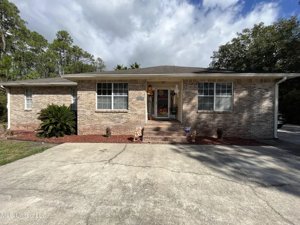 143 Sycamore Dr, Pass Christian, MS 39571