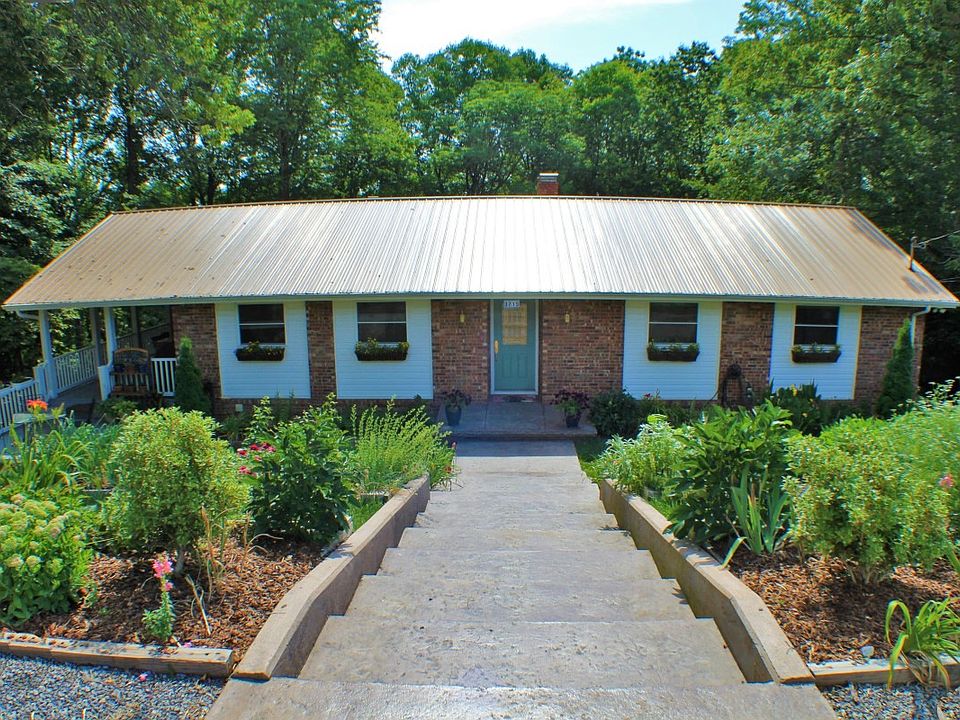 1st image of 3715 Skyland Dr