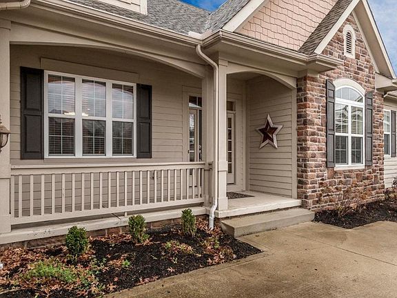 3rd image of 941 Suzanne Way