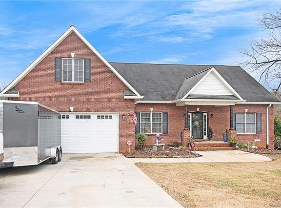 3rd image of 116 Upper Oak Dr