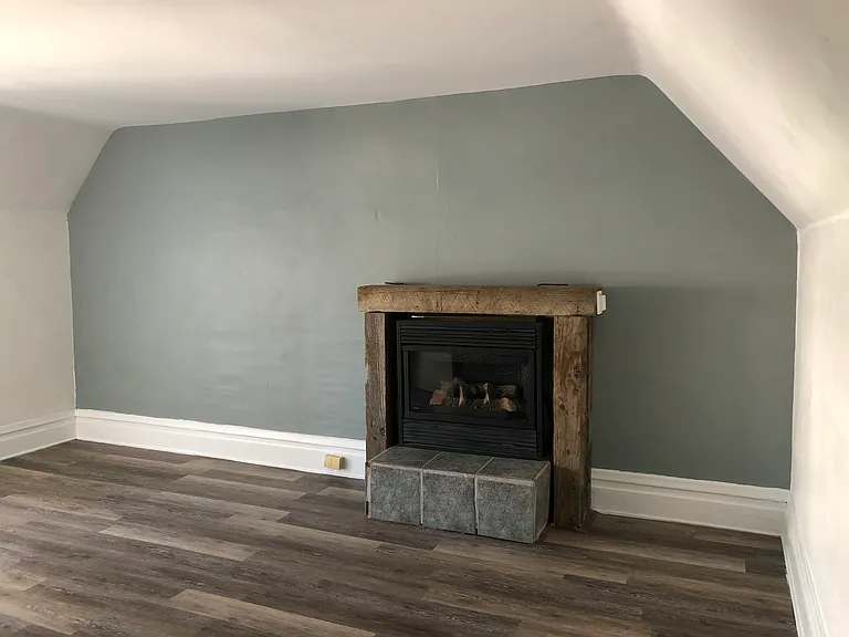 3rd floor largest bedroom w ensuite