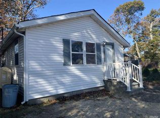 48 Blue Point Rd, Selden, NY 11784