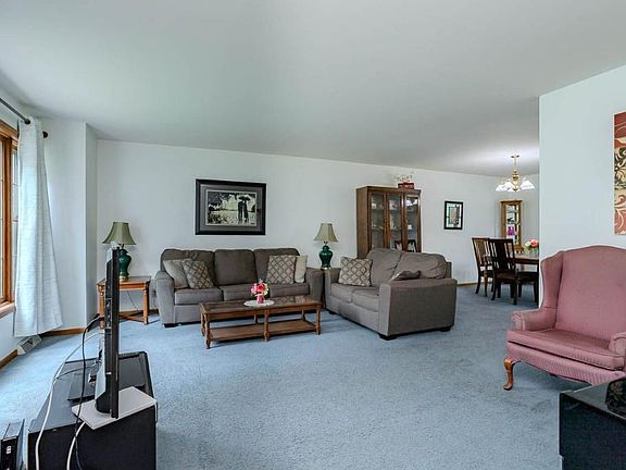 5th image of 413 S EMERALD DRIVE