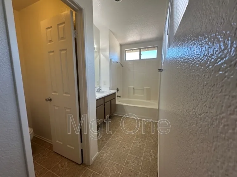 1240 Lilac Ridge Dr — Photo 18