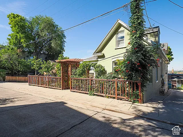 319 N Almond St #C — Photo 19