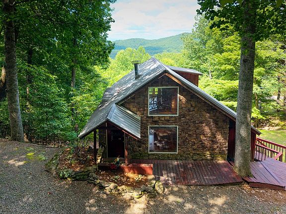 3rd image of 221 Wilson Ln