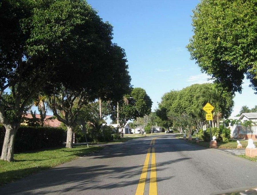 2nd image of 1607 39th St