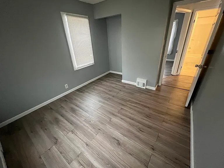 2210 Blades Ave — Photo 4