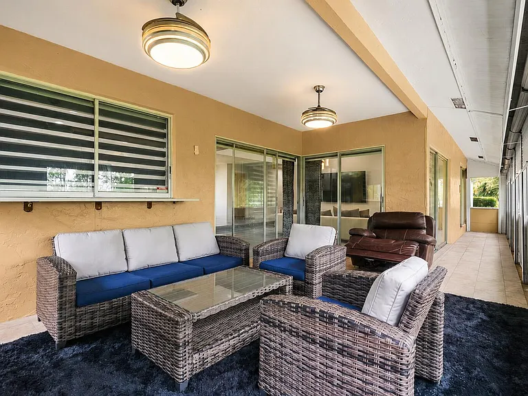 5557 Cameo Dr N — Photo 26