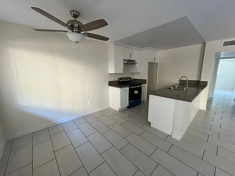 Columbus Terrace — Photo 14