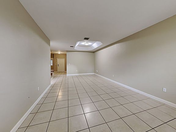 5th image of 6641 NW 107th Ct