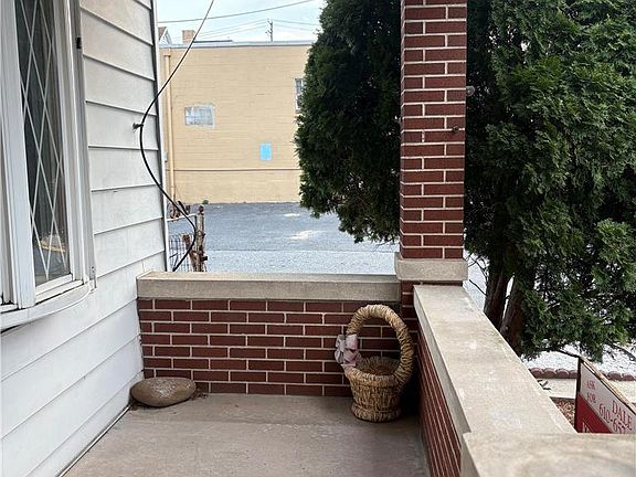 3rd image of 115 Chestnut St