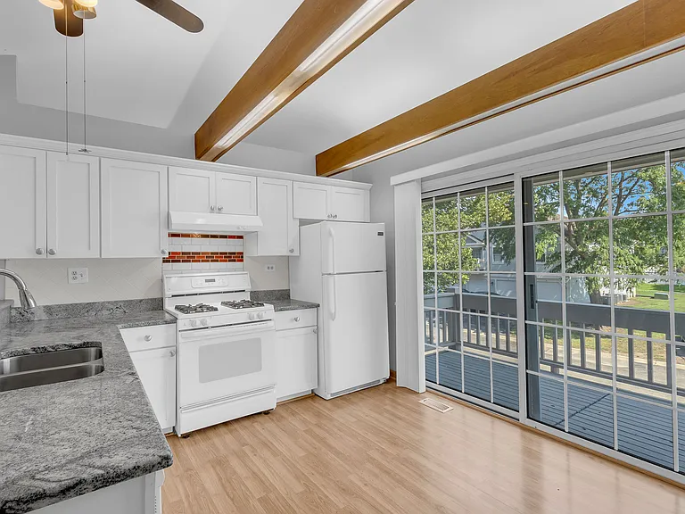 1214 Ballantrae Pl #E — Photo 10