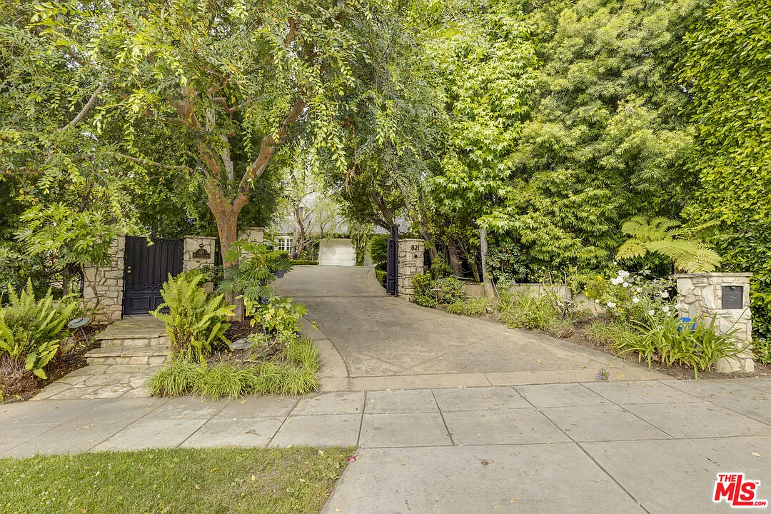 6 bed, 6.5 bath, 7709 sqft, $52,000 — Photo 2