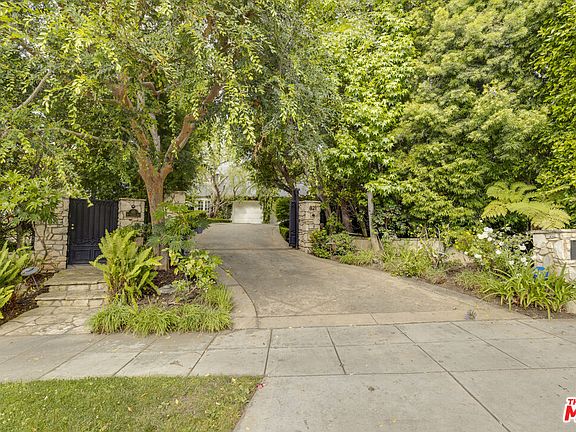 2nd image of 821 N Whittier Dr