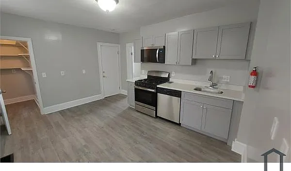3 bed, 1100 sqft, $2,850 — Photo 4
