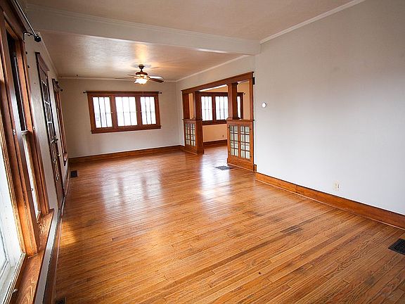 5th image of 715 S 10th St