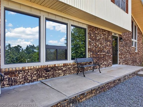 3rd image of 1206 Townsend Dr