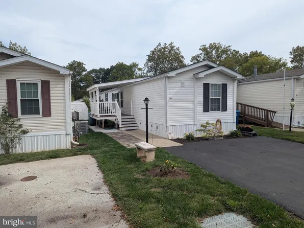 38 Rosewood Ln, Phoenixville, PA 19460