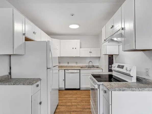 1370 Townview Avenue #305, Santa Rosa, CA 95405