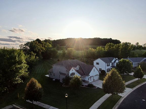 3rd image of 808 Belmont Dr
