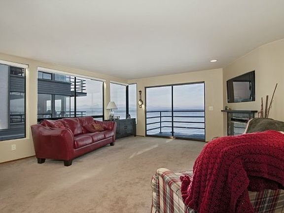another living room picture