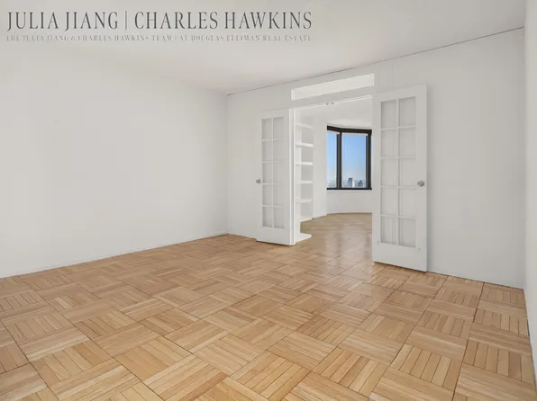 330 East 38th Street image 4 of 14