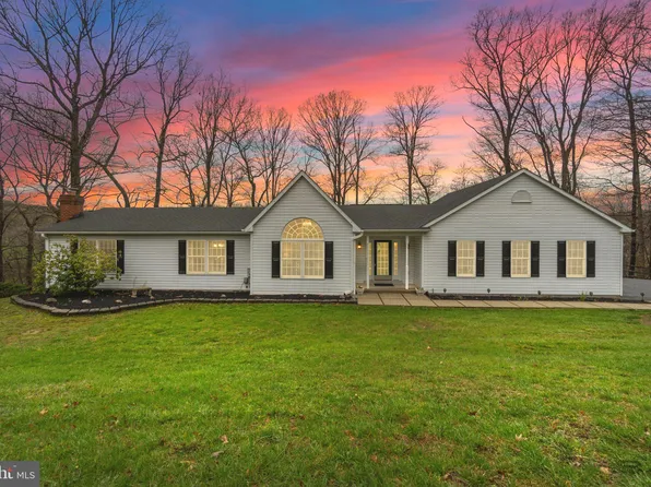 10976 Horseshoe Dr, Frederick, MD 21701