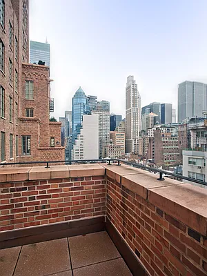 Sold by Sotheby's International Realty | media 1