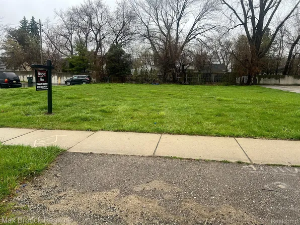 0 E Maple Rd, Troy, MI 48083