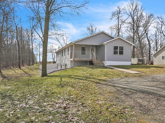 3rd image of 1301 Oakwood Ln