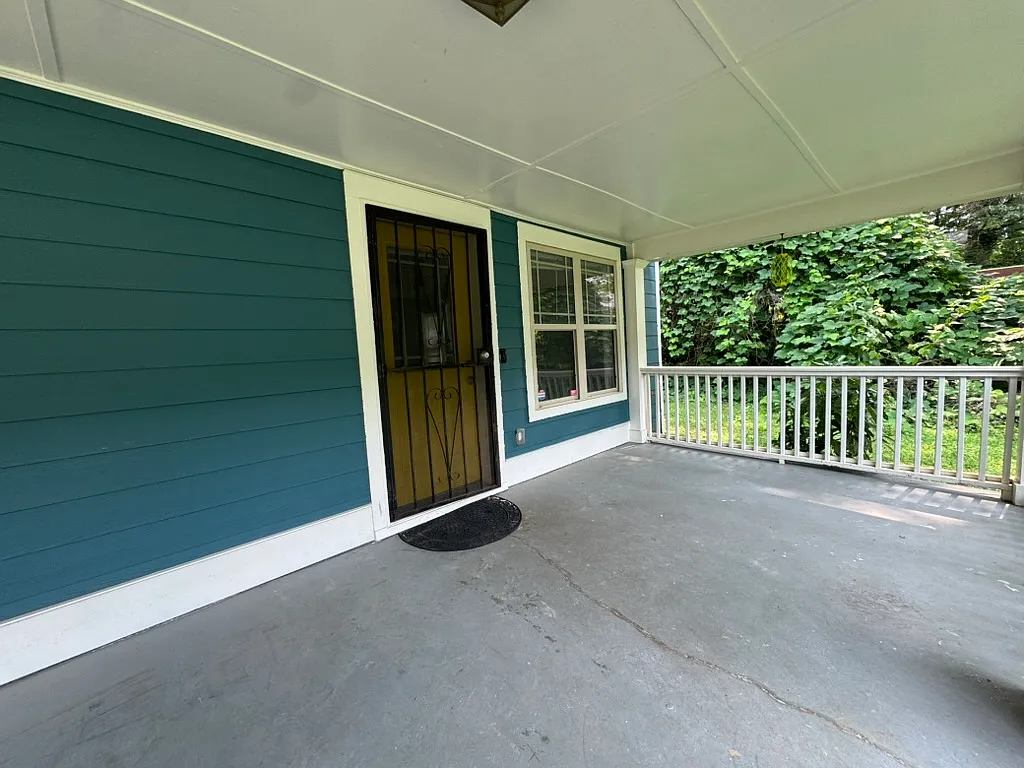 Building Photo - 2726 White Oak Dr