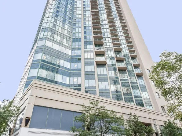 111 W Maple St, Chicago, IL