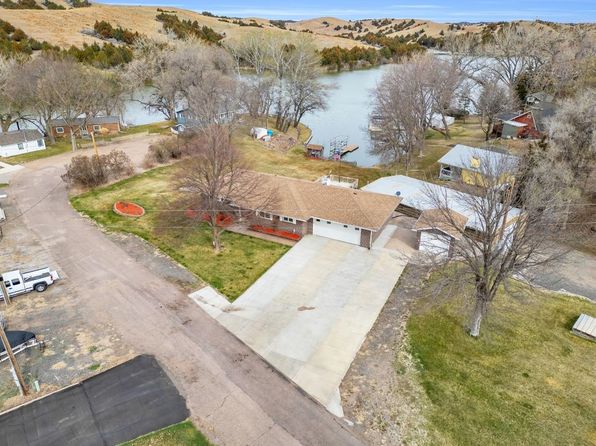 105 S Shore Dr, Brady, NE 69123