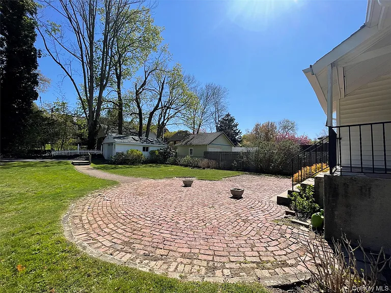 38 Sammis St — Photo 16
