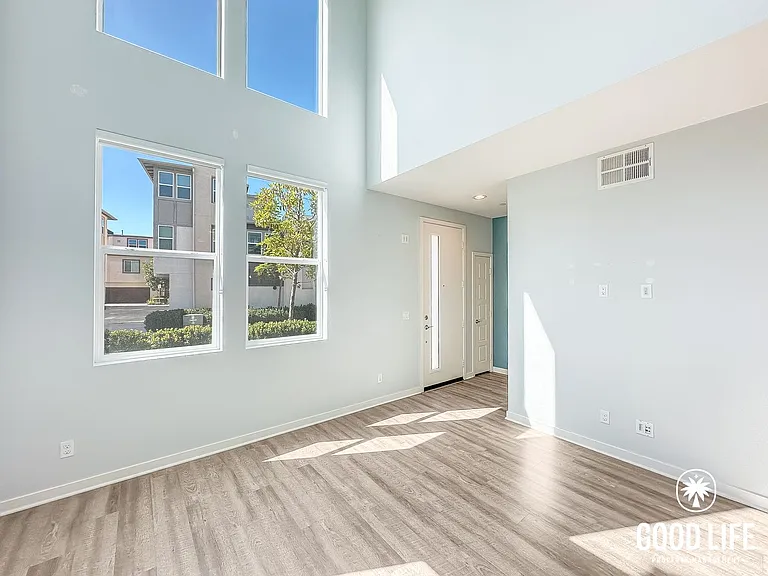 2114 Element Way — Photo 7
