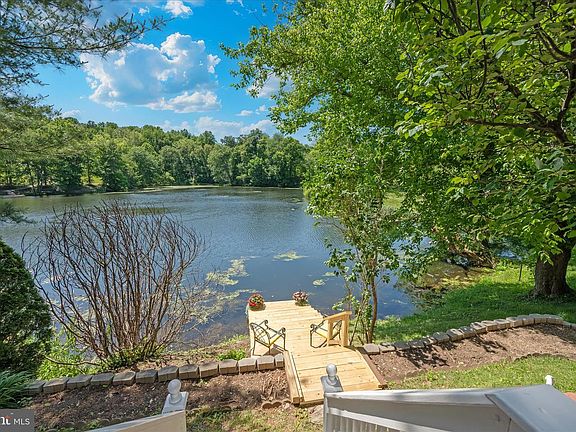 3rd image of 6594 Hemlock Point Rd