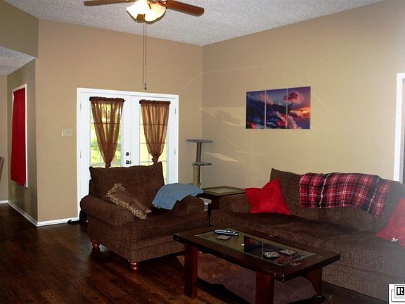3rd image of 410 Birchwood Dr