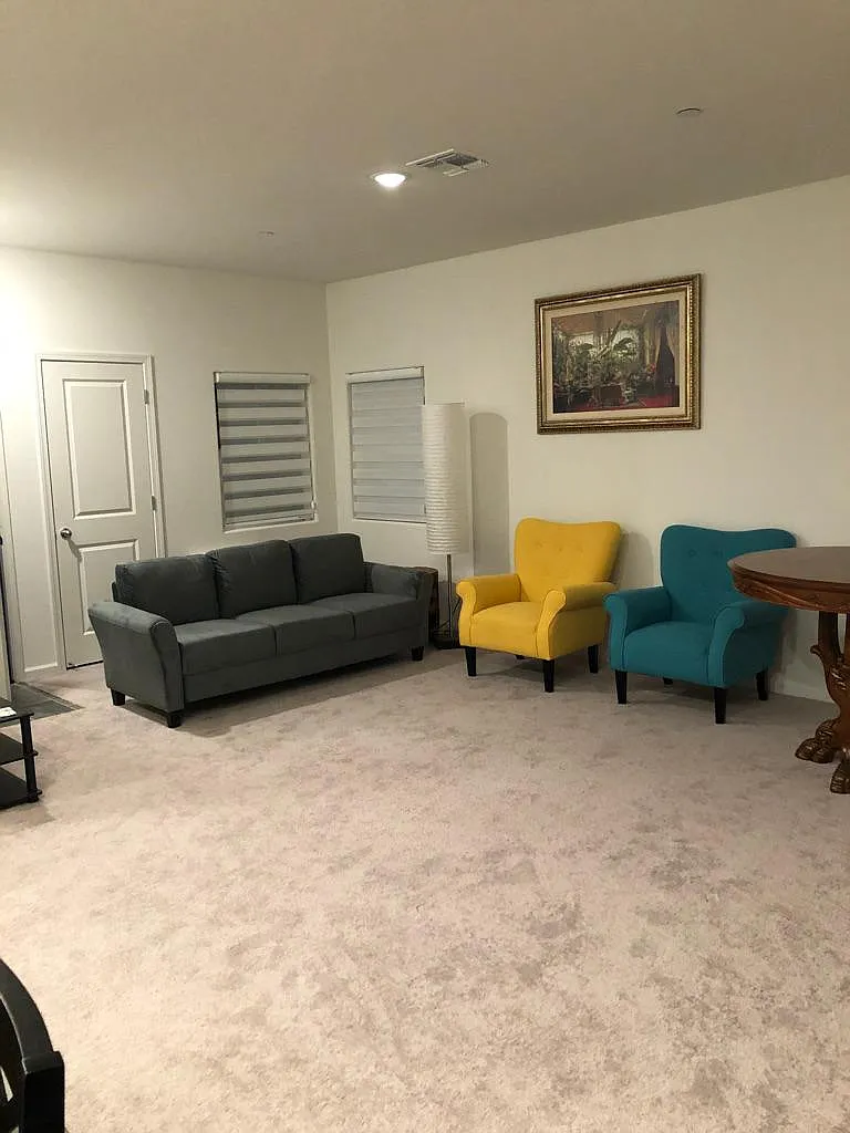 4 bed, 2000 sqft, $1,000 — Photo 4