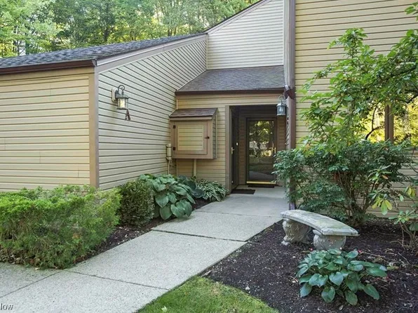 16585 Wren Rd APT 4B, Chagrin Falls, OH 44023