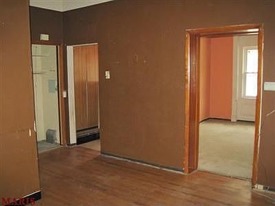 3rd image of 127 Koeln Ave
