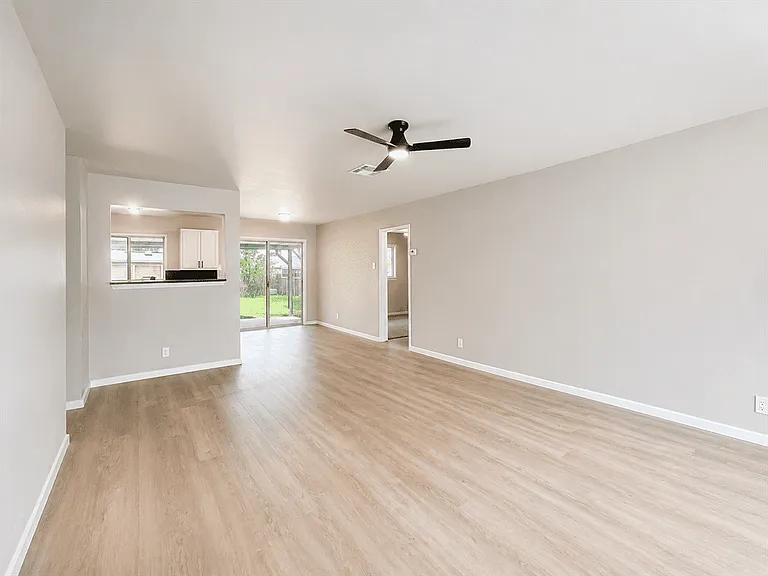 9006 Bowline St — Photo 6