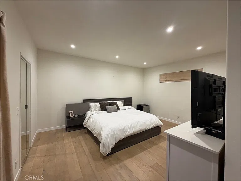 4970 Kester Ave #10 — Photo 7