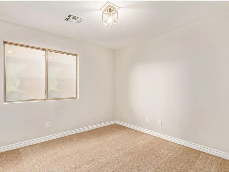 1469 E 10th Pl — Photo 7