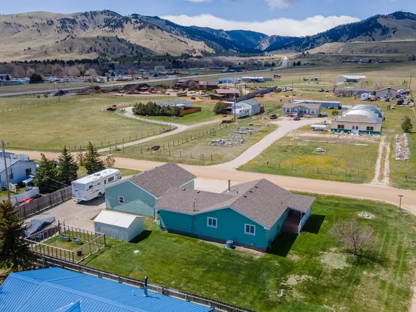 261 Hemlock St, Buffalo, WY 82834