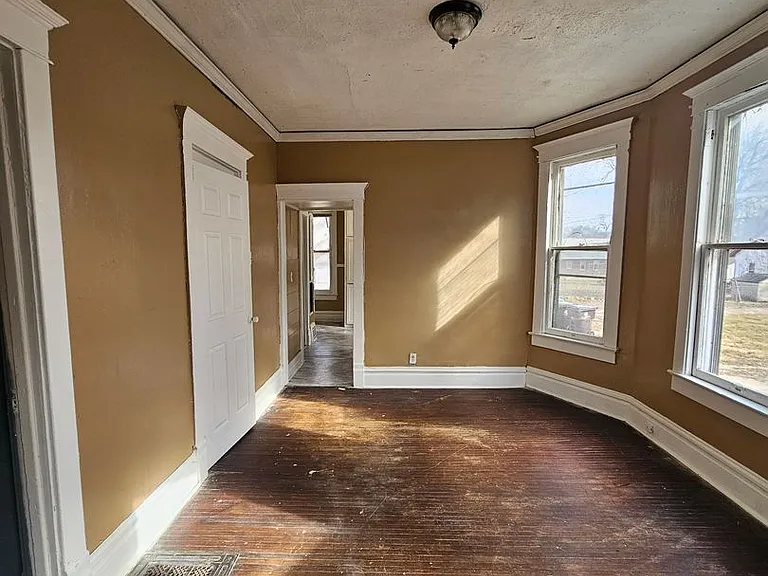 706 Spring St — Photo 6
