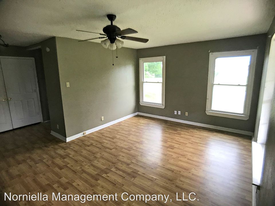 2nd image of 1701 W Elm Street 1701 W Elm St
