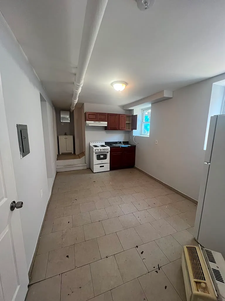 4 Eaton Pl — Photo 3
