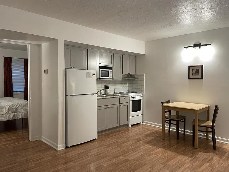 15 Brentwood Dr — Photo 2